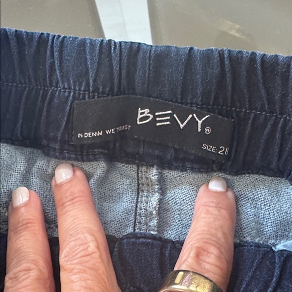 Bevy Flog Woman’s Blue Jeans Size 28 - Picture 2 of 4